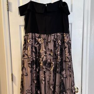 Morgan & Co. Black and Nude/pale pink Floral formal Dress
